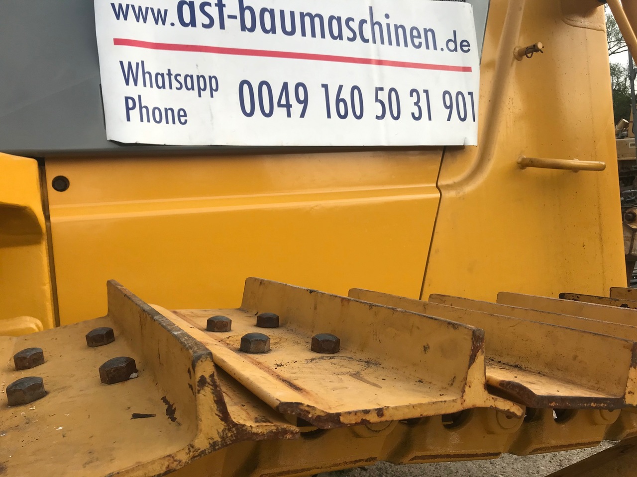 KOMATSU D65EX-12 mit Ripperventil - Buldožer: slika 2 KOMATSU D65EX-12 mit Ripperventil - Buldožer: slika 2