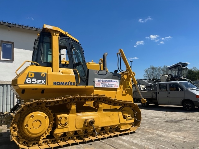 KOMATSU D65EX12 mit Ripperventil - Buldožer: slika 2 KOMATSU D65EX12 mit Ripperventil - Buldožer: slika 2