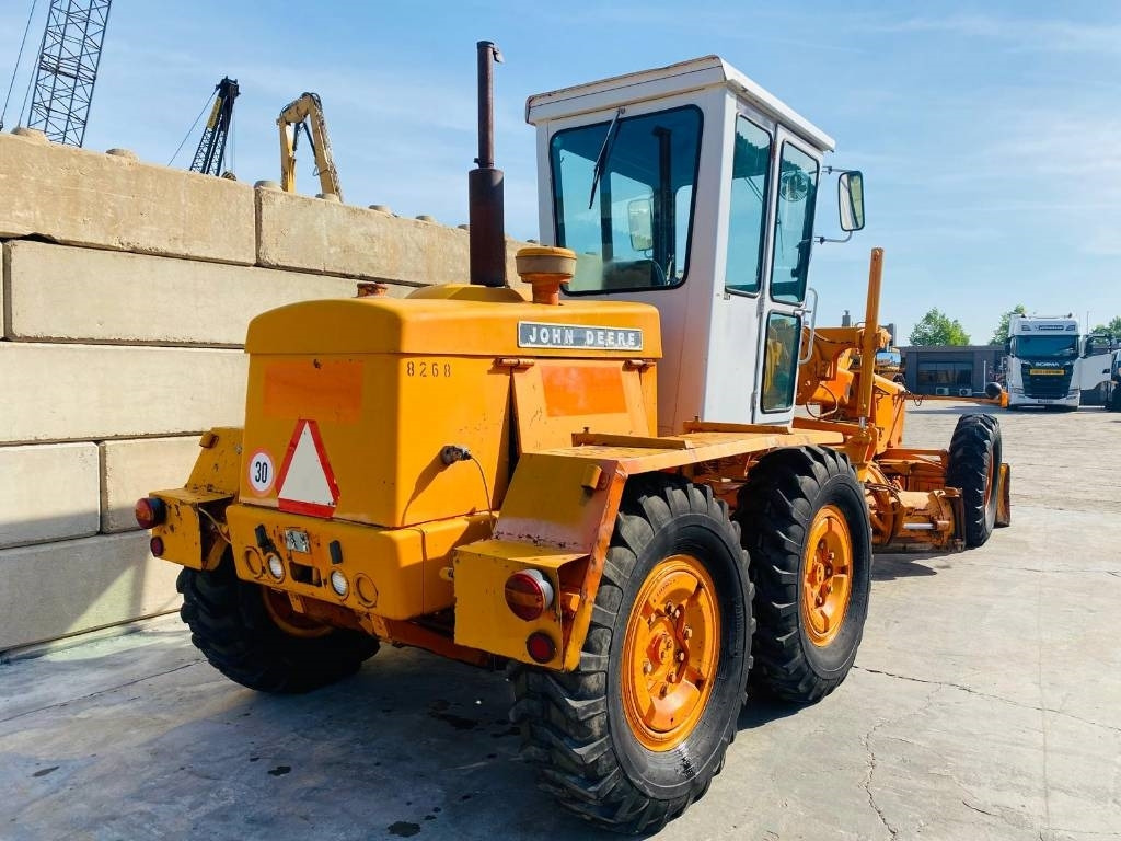 John Deere 570 A - Greder: slika 5 John Deere 570 A - Greder: slika 5