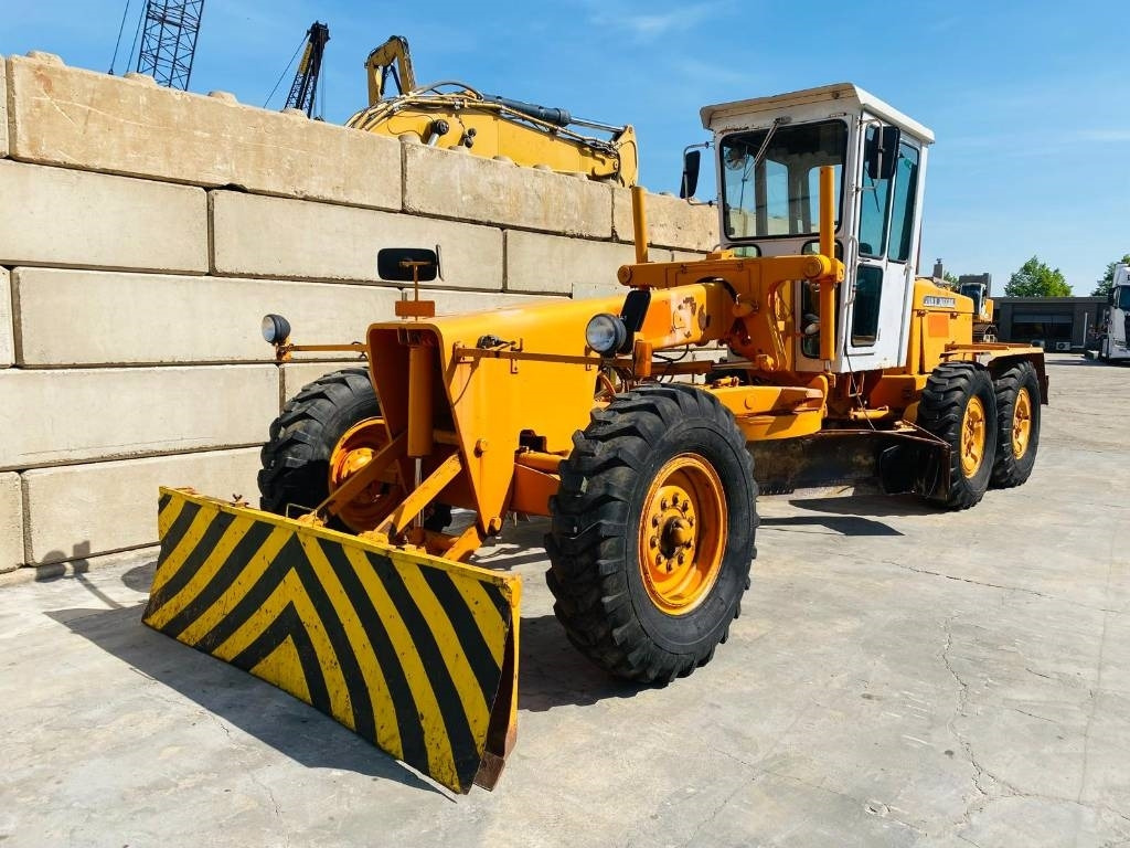John Deere 570 A - Greder: slika 3 John Deere 570 A - Greder: slika 3