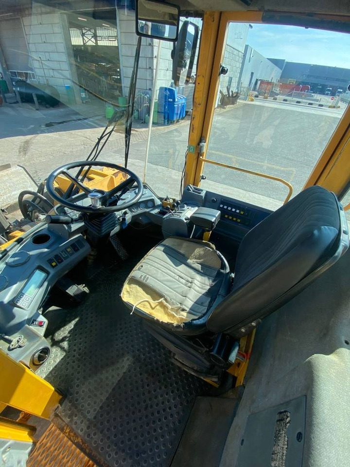 Kolesni nakladalec Volvo L 120 C: slika 10