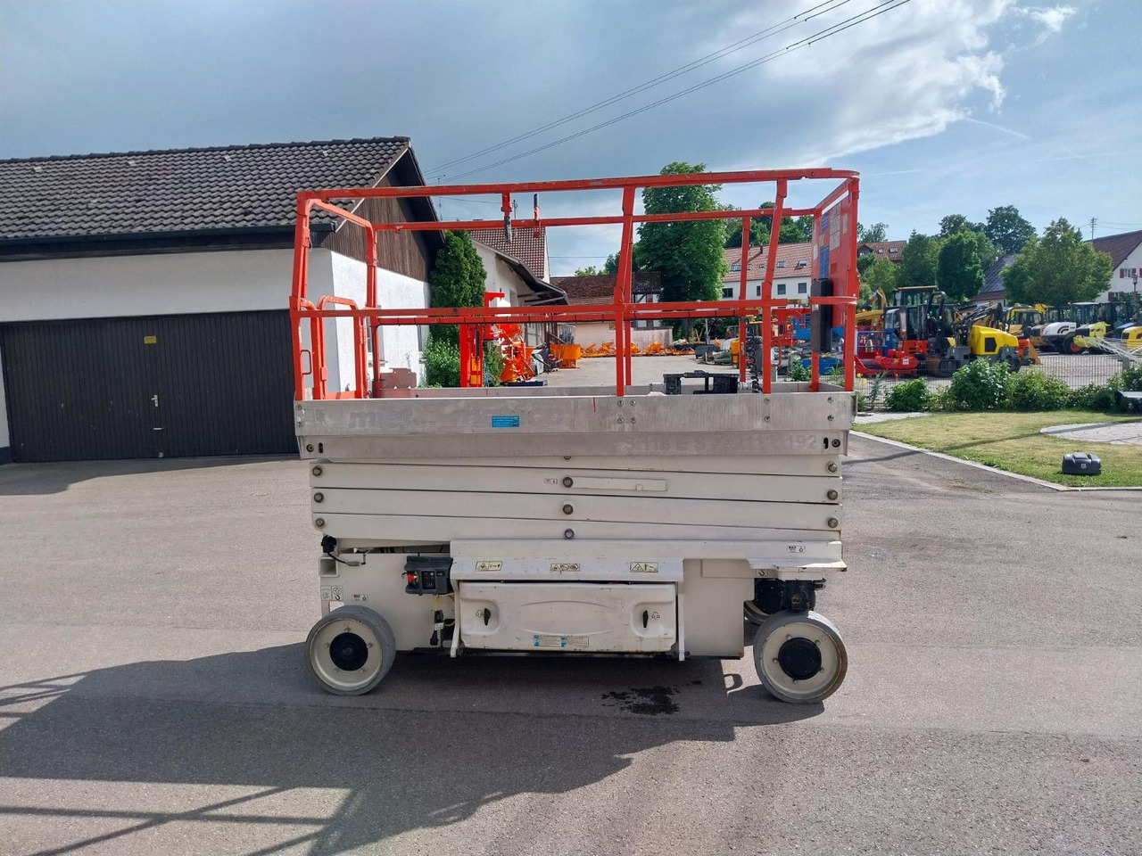 JLG 3246 ES - Dvižna ploščad montirana na tovornjak: slika 1 JLG 3246 ES - Dvižna ploščad montirana na tovornjak: slika 1