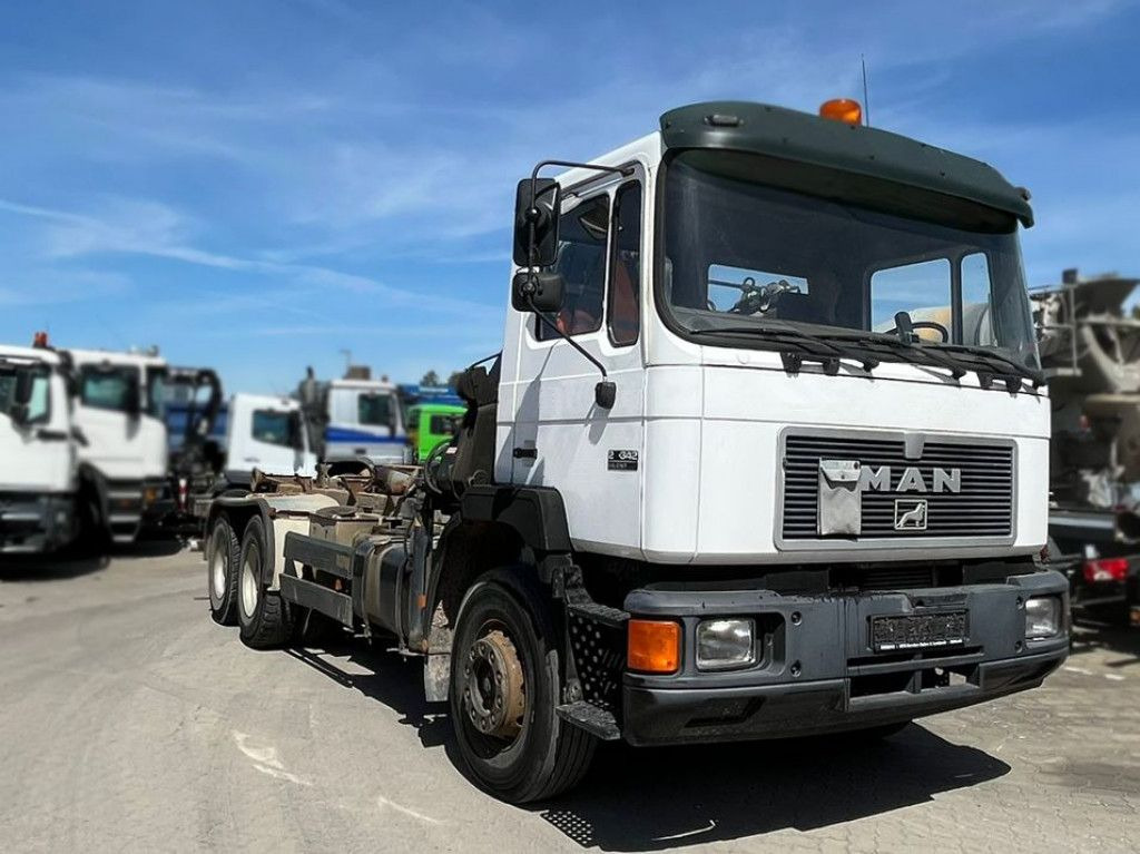 MAN F2000 27.342 6x4 Abrollkipper mit Kran - Tovornjak z dvigalom: slika 2 MAN F2000 27.342 6x4 Abrollkipper mit Kran - Tovornjak z dvigalom: slika 2