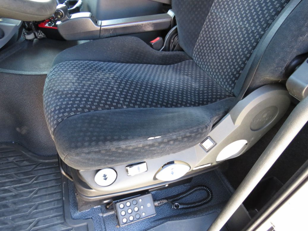 MERCEDES-BENZ Actros 2541 L6x2 Pritsche Heckkran Funk - Tovornjak s kesonom, Tovornjak z dvigalom: slika 2 MERCEDES-BENZ Actros 2541 L6x2 Pritsche Heckkran Funk - Tovornjak s kesonom, Tovornjak z dvigalom: slika 2