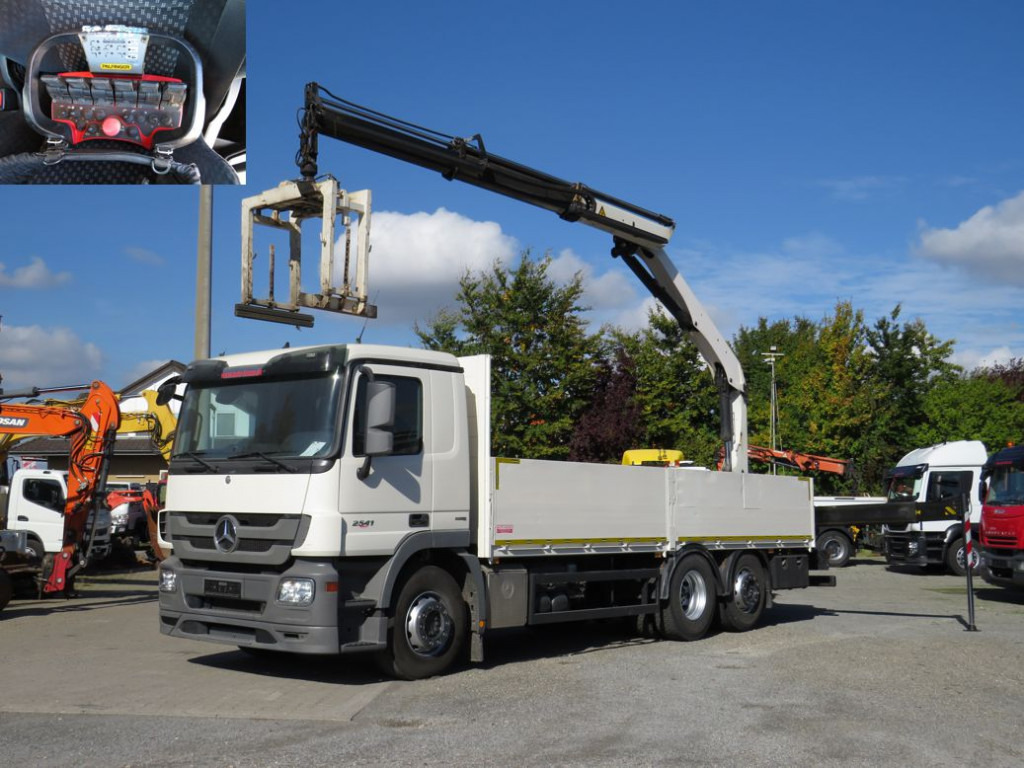 MERCEDES-BENZ Actros 2541 L6x2 Pritsche Heckkran Funk - Tovornjak s kesonom, Tovornjak z dvigalom: slika 1 MERCEDES-BENZ Actros 2541 L6x2 Pritsche Heckkran Funk - Tovornjak s kesonom, Tovornjak z dvigalom: slika 1