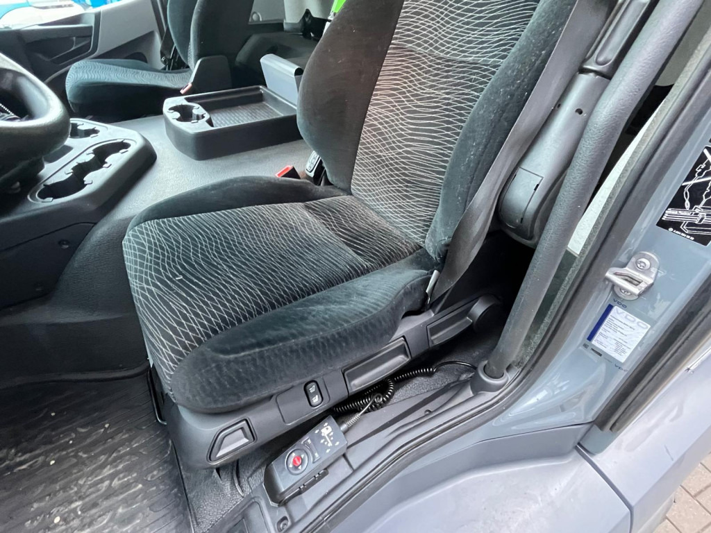 MERCEDES-BENZ Antos 1830 L nR 4x2 Standardkoffer LBW LBW 2to+Funk - Tovornjak zabojnik: slika 5 MERCEDES-BENZ Antos 1830 L nR 4x2 Standardkoffer LBW LBW 2to+Funk - Tovornjak zabojnik: slika 5