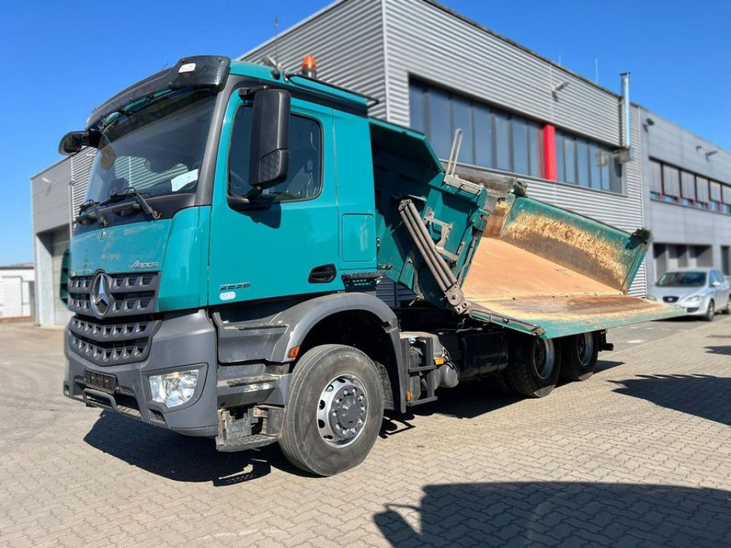 Mercedes-Benz Arocs 2636 6x6 HAD 3-Achs Allradkipper Meiller Mercedes-Benz Arocs 2636 6x6 HAD 3-Achs Allradkipper Meiller - Tovornjak prekucnik: slika 1 Mercedes-Benz Arocs 2636 6x6 HAD 3-Achs Allradkipper Meiller Mercedes-Benz Arocs 2636 6x6 HAD 3-Achs Allradkipper Meiller - Tovornjak prekucnik: slika 1