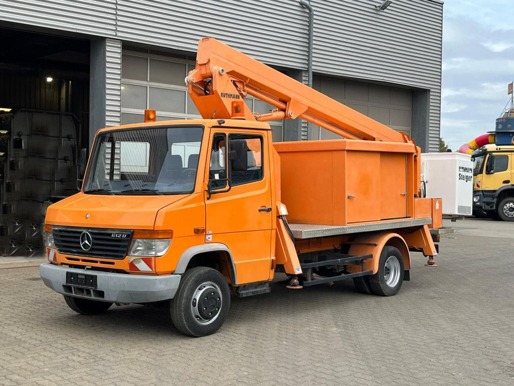 Mercedes-Benz Vario 612 D Hubarbeitsbühne Arbeitshöhe 18m Mercedes-Benz Vario 612 D Hubarbeitsbühne Arbeitshöhe 18m - Dvižna ploščad montirana na tovornjak, Dostavno vozilo: slika 1 Mercedes-Benz Vario 612 D Hubarbeitsbühne Arbeitshöhe 18m Mercedes-Benz Vario 612 D Hubarbeitsbühne Arbeitshöhe 18m - Dvižna ploščad montirana na tovornjak, Dostavno vozilo: slika 1