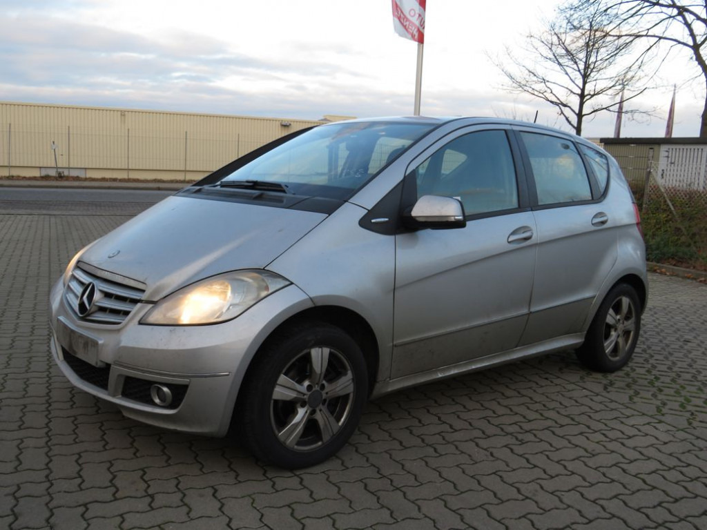 MERCEDES-BENZ A-Klasse 200 Avantgarde PKW - Tovornjak: slika 1 MERCEDES-BENZ A-Klasse 200 Avantgarde PKW - Tovornjak: slika 1