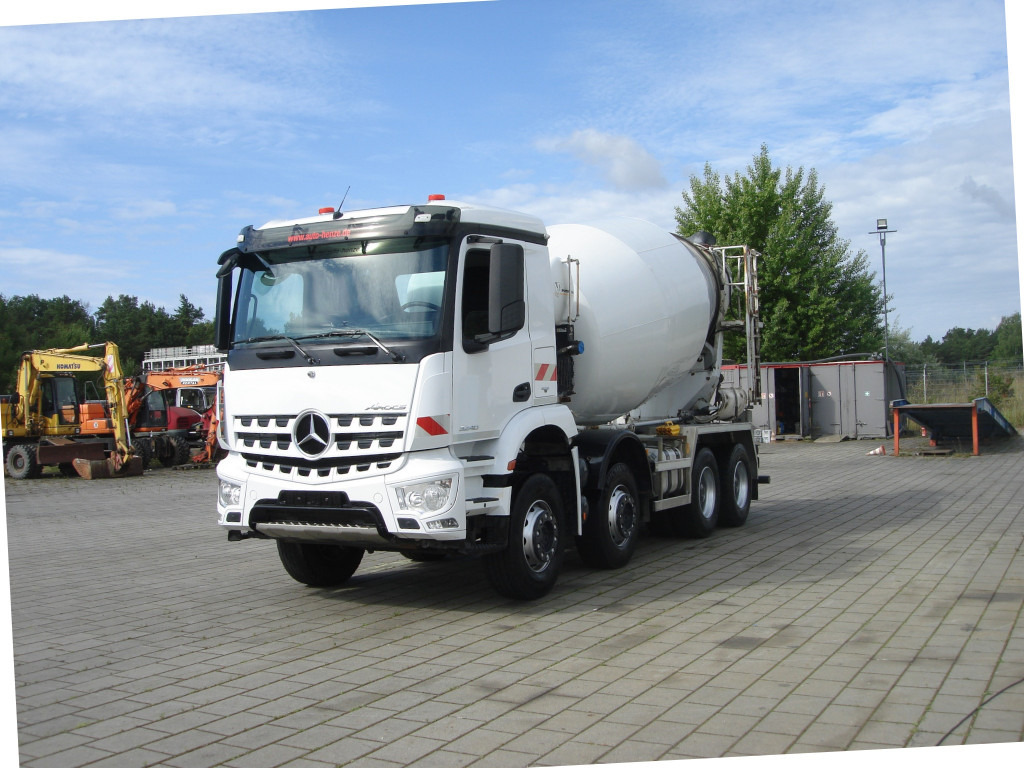 MERCEDES-BENZ Arocs 3240 B 8x4 Betonmischer Deutsch Top AP Achsen - Tovornjak: slika 2 MERCEDES-BENZ Arocs 3240 B 8x4 Betonmischer Deutsch Top AP Achsen - Tovornjak: slika 2