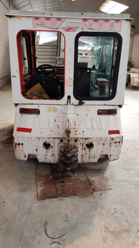 FV02 Nissan Baggage Tractor - Traktor za prevoz prtljage: slika 2 FV02 Nissan Baggage Tractor - Traktor za prevoz prtljage: slika 2