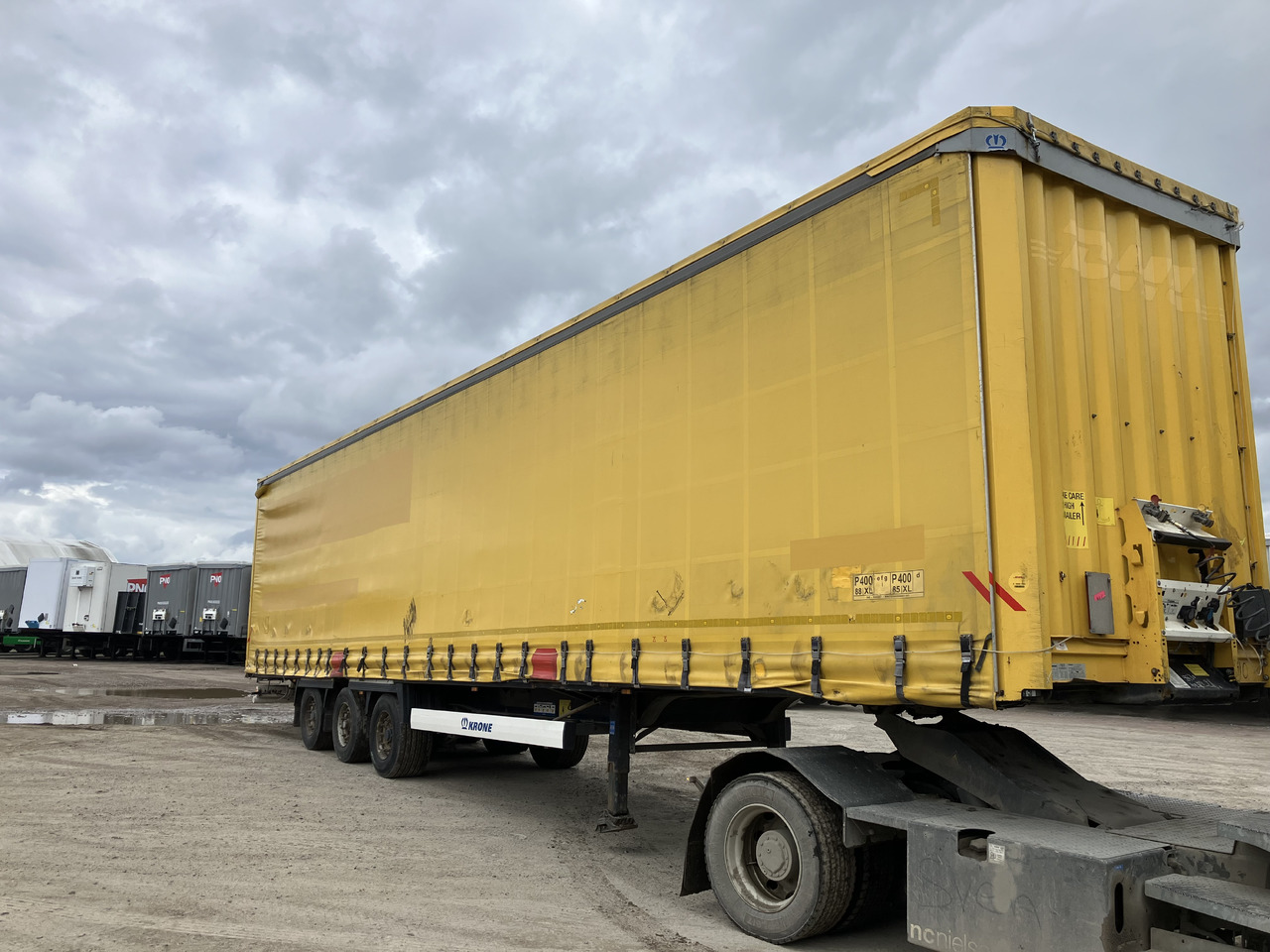 KRONE MEGA CURTAIN - LIFTING ROOF - HUCKEPACK - Polprikolica s ponjavo: slika 1 KRONE MEGA CURTAIN - LIFTING ROOF - HUCKEPACK - Polprikolica s ponjavo: slika 1