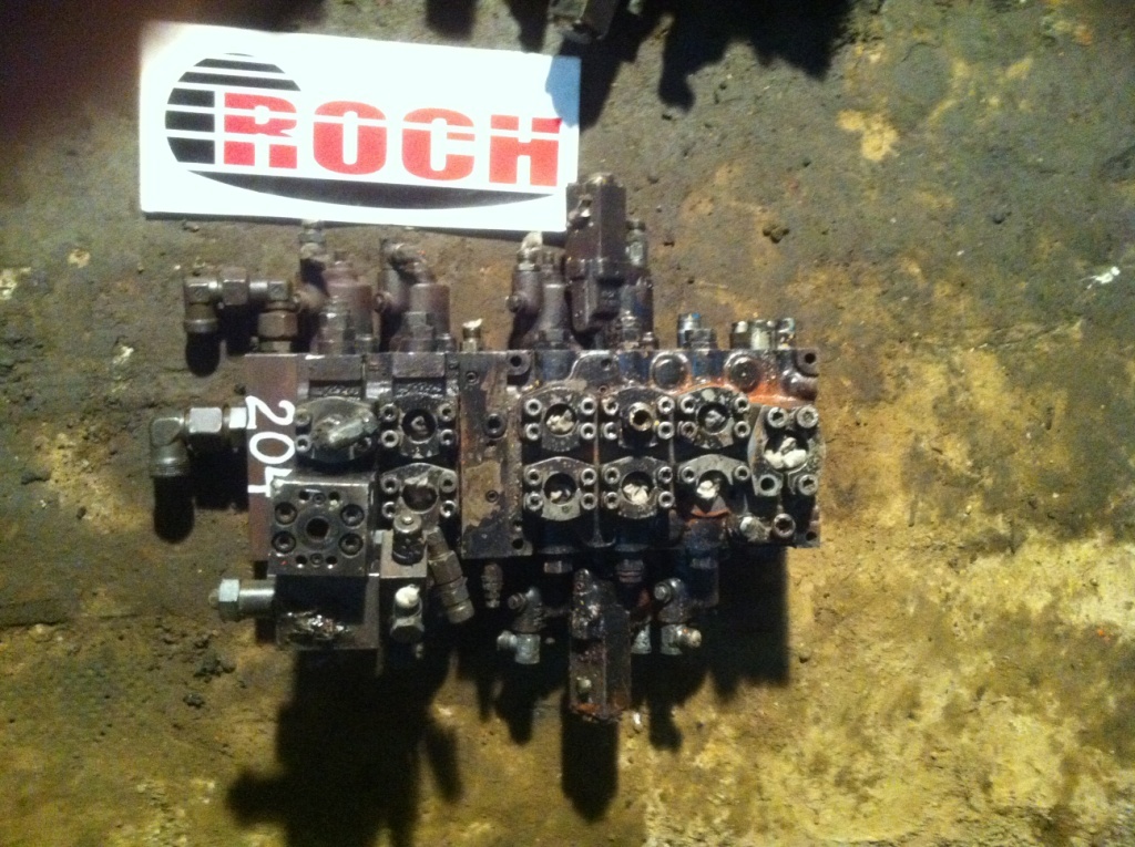 LINDE 6613417203 6613410103 - 5 SEKCYJNY - Hidravlični ventil za Gradbeni stroj: slika 1 LINDE 6613417203 6613410103 - 5 SEKCYJNY - Hidravlični ventil za Gradbeni stroj: slika 1