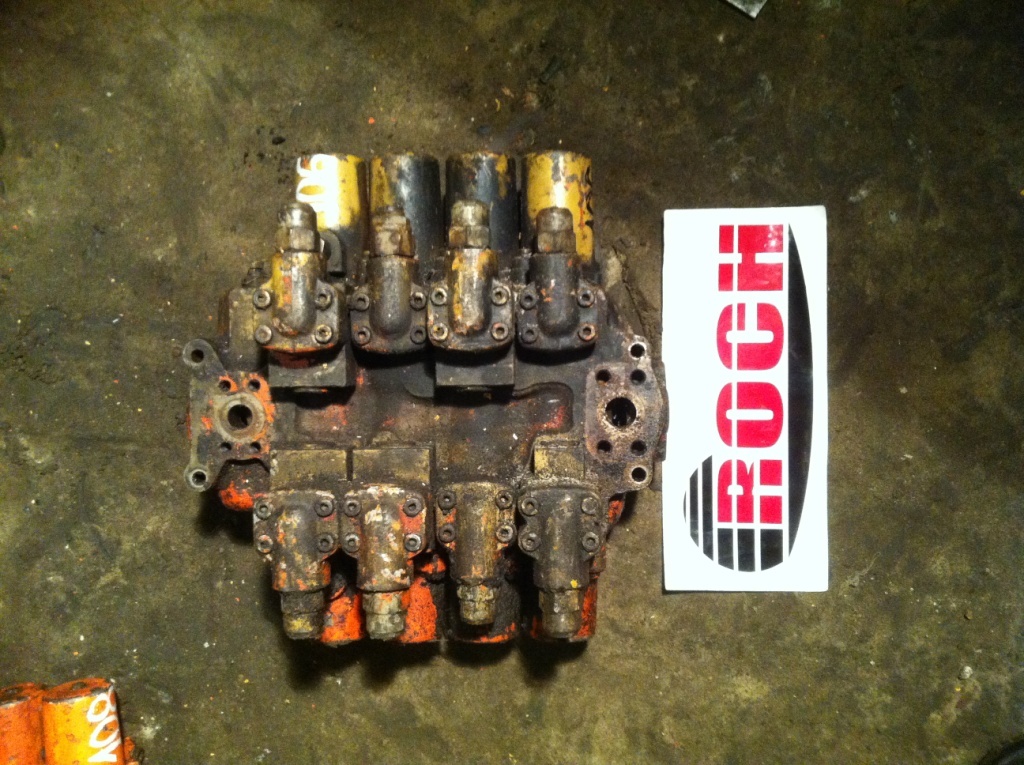 LINDE 663/7557 R250 - 4 SEKCYJNY - Hidravlični ventil za Gradbeni stroj: slika 1 LINDE 663/7557 R250 - 4 SEKCYJNY - Hidravlični ventil za Gradbeni stroj: slika 1