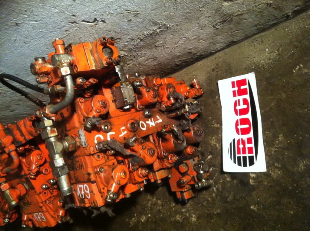 LINDE VT8/7564 - 8 SEKCYJNY - Hidravlični ventil za Gradbeni stroj: slika 1 LINDE VT8/7564 - 8 SEKCYJNY - Hidravlični ventil za Gradbeni stroj: slika 1