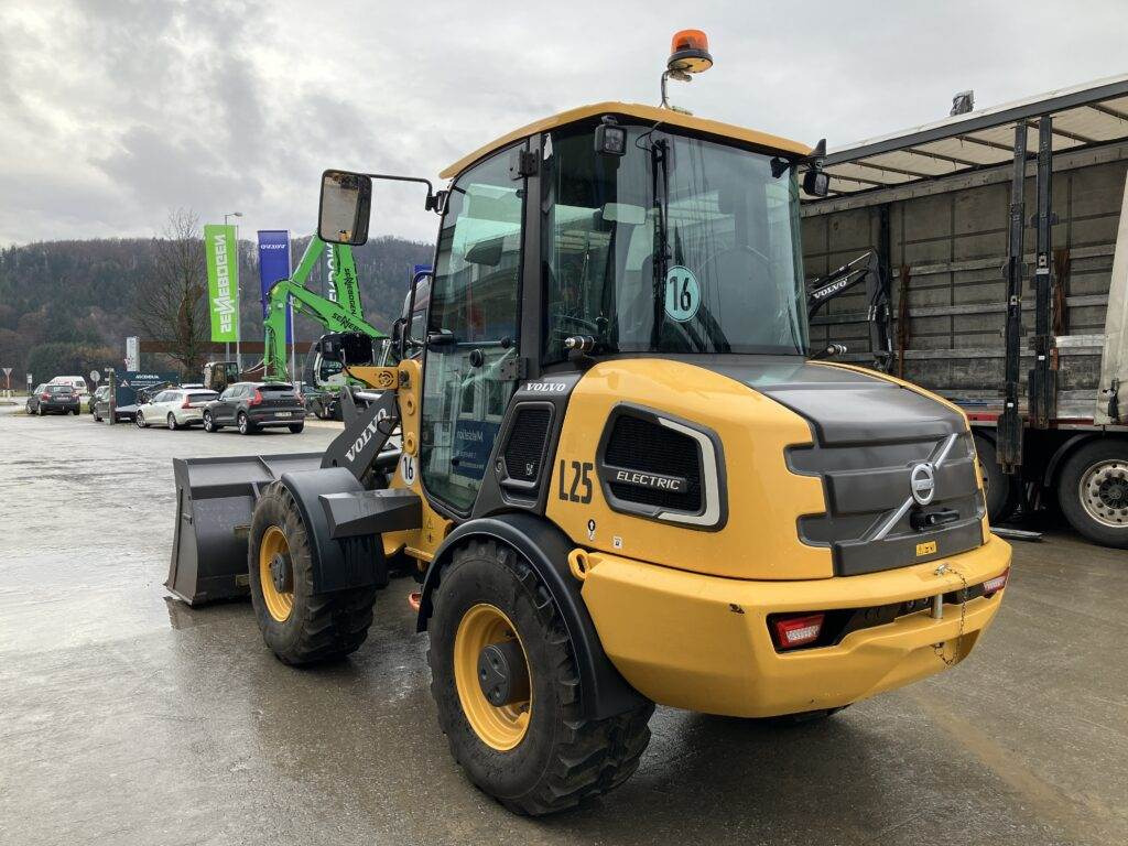 Volvo JL25H Electric - Mini nakladalec: slika 3 Volvo JL25H Electric - Mini nakladalec: slika 3