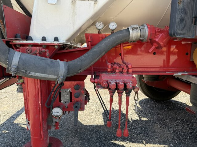 Feldbinder KIP 60.3 Silo 60.000 L 3 Achse ADR - Silos cisterna: slika 2 Feldbinder KIP 60.3 Silo 60.000 L 3 Achse ADR - Silos cisterna: slika 2
