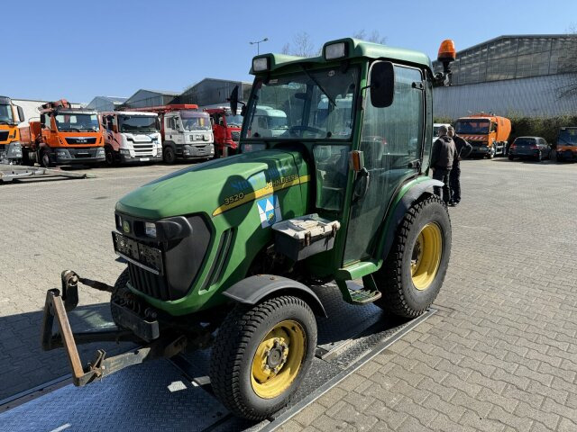 Mestni traktor John Deere 3520 Kommunaltrak. Frontkraftheber Kuppeldreieck: slika 13 Mestni traktor John Deere 3520 Kommunaltrak. Frontkraftheber Kuppeldreieck: slika 13