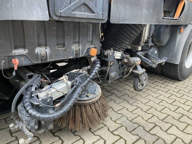 Vozilo za pometanje MAN TGA 26.430 6x2-2 LL: slika 12