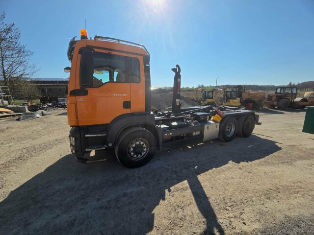 MAN TGS 26.500 6x6H Abrollkipper HIAB - Kotalni prekucni tovornjak, Tovornjak z dvigalom: slika 1 MAN TGS 26.500 6x6H Abrollkipper HIAB - Kotalni prekucni tovornjak, Tovornjak z dvigalom: slika 1