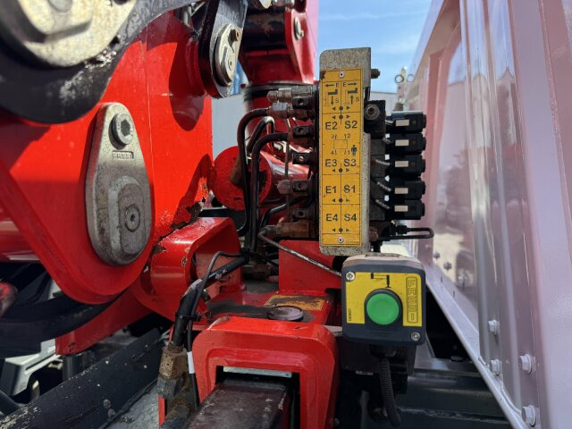 Mercedes-Benz AROCS 1832 4x2 Euro 6 Kipper Kran FASSI F120FB - Tovornjak prekucnik, Tovornjak z dvigalom: slika 4 Mercedes-Benz AROCS 1832 4x2 Euro 6 Kipper Kran FASSI F120FB - Tovornjak prekucnik, Tovornjak z dvigalom: slika 4