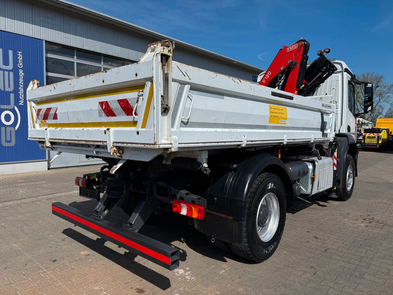 Mercedes-Benz AROCS 1832 4x2 Euro 6 Kipper Kran FASSI F120FB - Tovornjak z dvigalom: slika 4 Mercedes-Benz AROCS 1832 4x2 Euro 6 Kipper Kran FASSI F120FB - Tovornjak z dvigalom: slika 4
