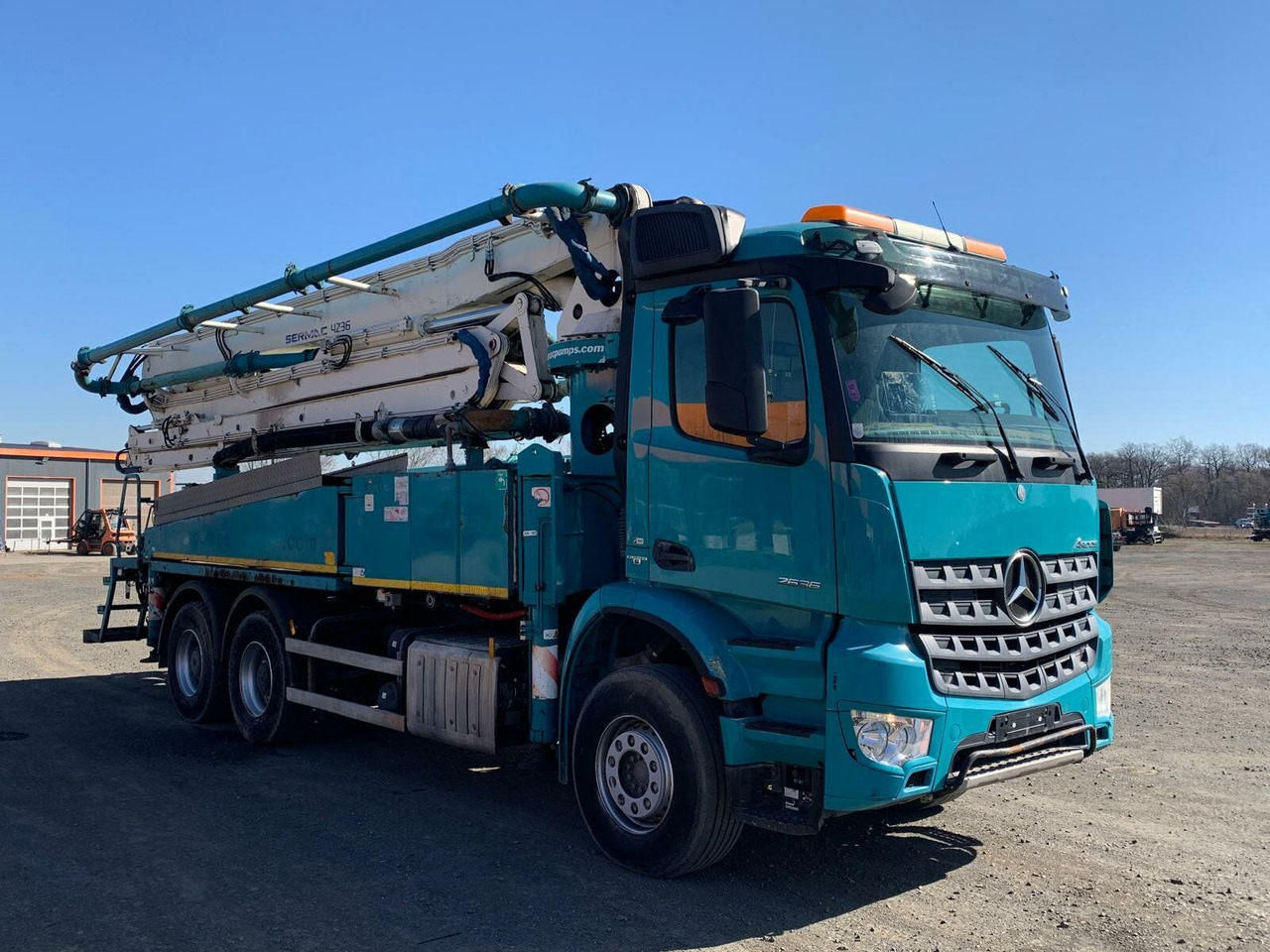 Mercedes-Benz AROCS 2636 6x4 Euro 6 Betonpumpe SERMAC 4Z36 - Črpalka za beton: slika 2 Mercedes-Benz AROCS 2636 6x4 Euro 6 Betonpumpe SERMAC 4Z36 - Črpalka za beton: slika 2