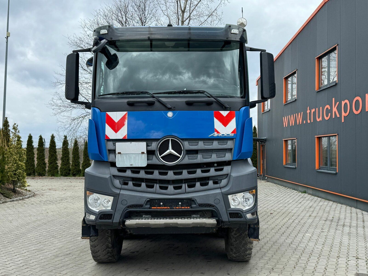 Mercedes-Benz AROCS 4145 8x8 EURO6 Muldenkipper TOP! - Tovornjak prekucnik: slika 3 Mercedes-Benz AROCS 4145 8x8 EURO6 Muldenkipper TOP! - Tovornjak prekucnik: slika 3