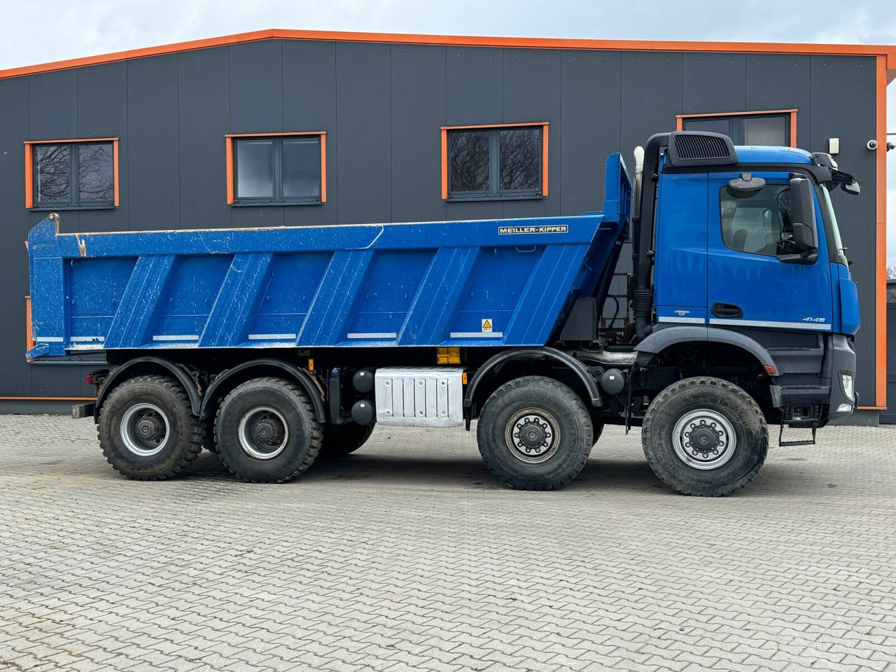 Mercedes-Benz AROCS 4145 8x8 EURO6 Muldenkipper TOP! - Tovornjak prekucnik: slika 4 Mercedes-Benz AROCS 4145 8x8 EURO6 Muldenkipper TOP! - Tovornjak prekucnik: slika 4