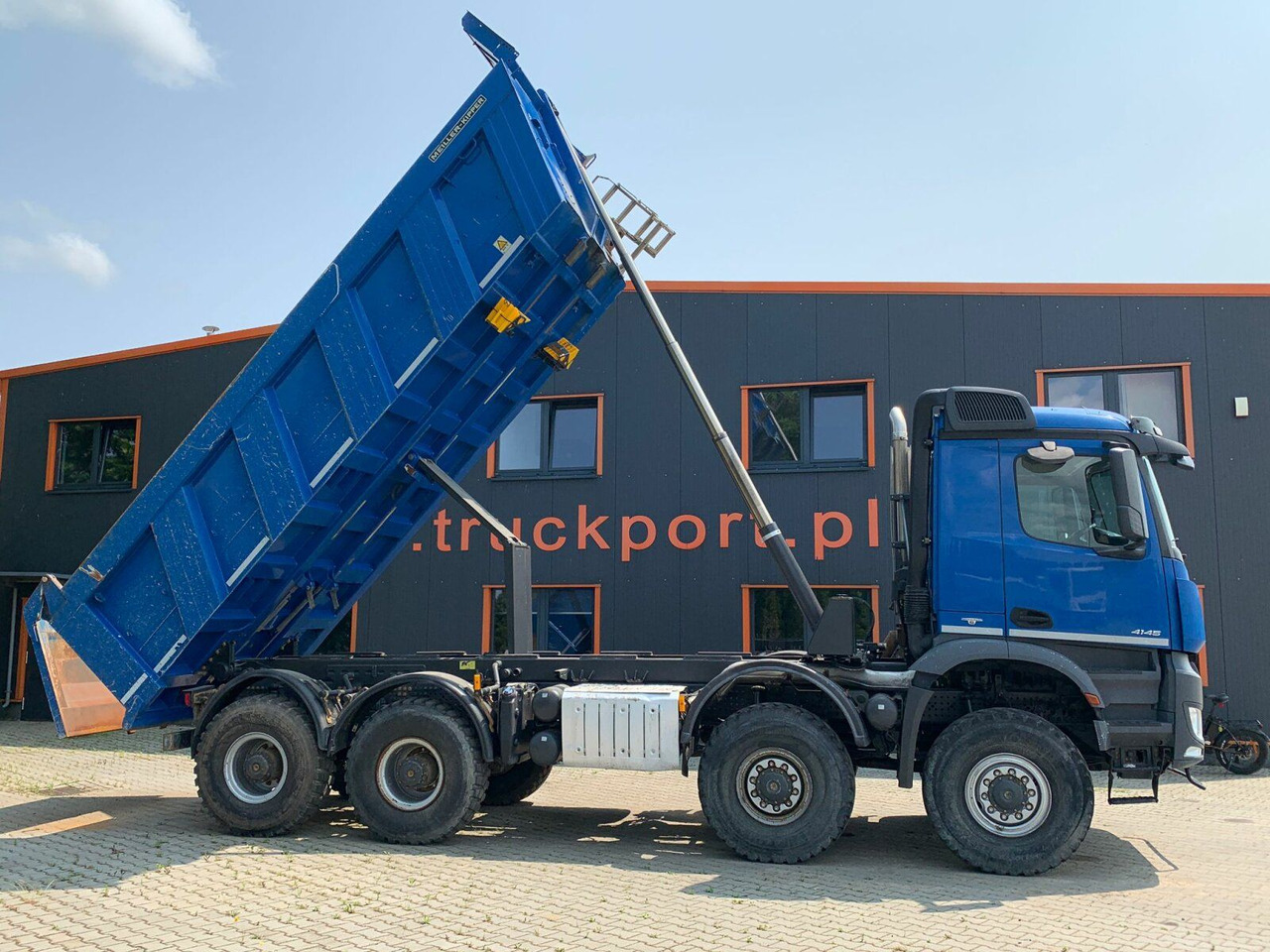 Mercedes-Benz AROCS 4145 8x8 EURO6 Muldenkipper TOP! - Tovornjak prekucnik: slika 4 Mercedes-Benz AROCS 4145 8x8 EURO6 Muldenkipper TOP! - Tovornjak prekucnik: slika 4