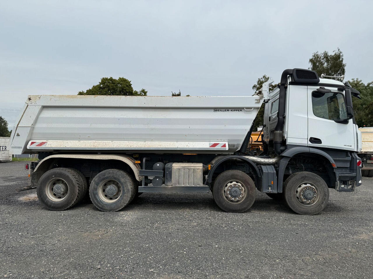 Mercedes-Benz AROCS 4145 8x8 Meiller Muldenkipper - Komunalni tovornjak: slika 3 Mercedes-Benz AROCS 4145 8x8 Meiller Muldenkipper - Komunalni tovornjak: slika 3