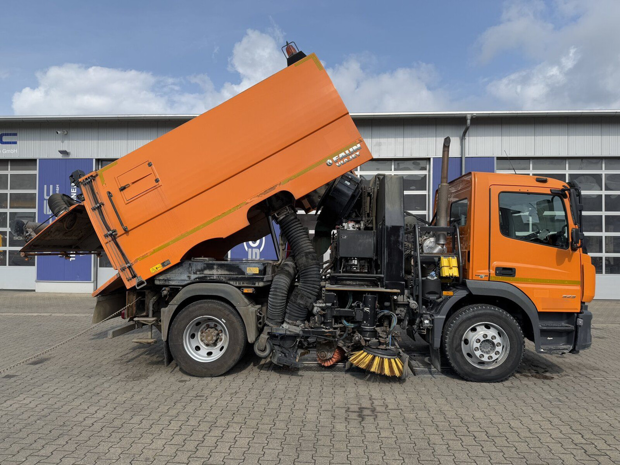 Mercedes-Benz ATEGO 1323 4x2 Kehrmaschine FAUN Viajet 6R/H - Vozilo za pometanje: slika 4 Mercedes-Benz ATEGO 1323 4x2 Kehrmaschine FAUN Viajet 6R/H - Vozilo za pometanje: slika 4