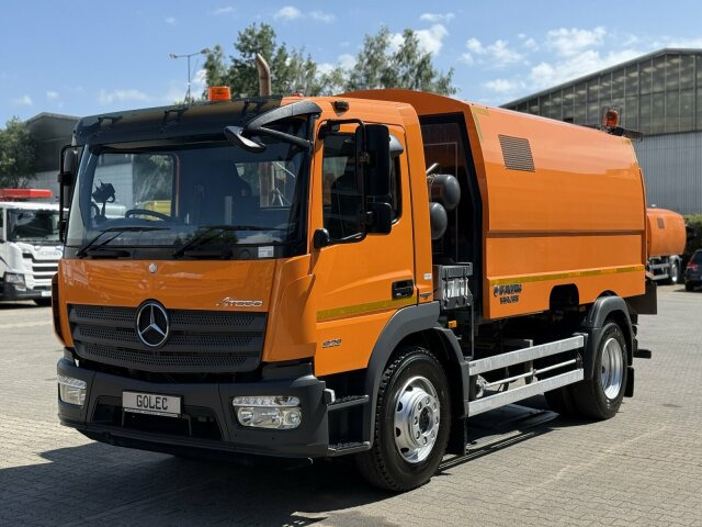 Mercedes-Benz ATEGO 1323 4x2 Kehrmaschine FAUN Viajet 6R/H - Vozilo za pometanje: slika 4 Mercedes-Benz ATEGO 1323 4x2 Kehrmaschine FAUN Viajet 6R/H - Vozilo za pometanje: slika 4