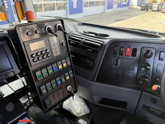 Mercedes-Benz Atego 1324 4x2 Kehrmaschine Viajet 6R/L - Vozilo za pometanje: slika 5 Mercedes-Benz Atego 1324 4x2 Kehrmaschine Viajet 6R/L - Vozilo za pometanje: slika 5