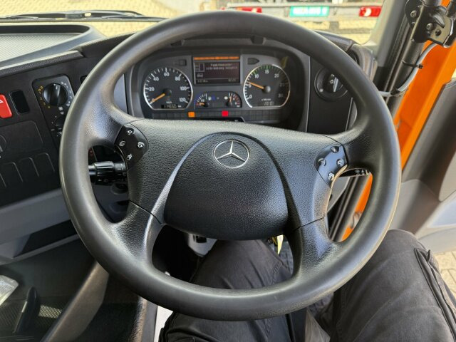Mercedes-Benz Atego 1324 4x2 Kehrmaschine Viajet 6R/L - Vozilo za pometanje: slika 3 Mercedes-Benz Atego 1324 4x2 Kehrmaschine Viajet 6R/L - Vozilo za pometanje: slika 3