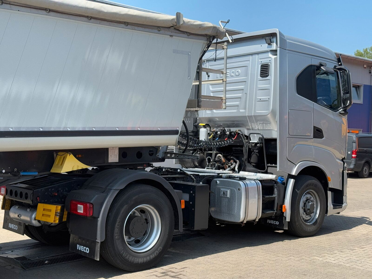 Iveco S-WAY 4x4H Zugmaschine Euro 6 *Kippauflieger - Vlačilec: slika 5 Iveco S-WAY 4x4H Zugmaschine Euro 6 *Kippauflieger - Vlačilec: slika 5