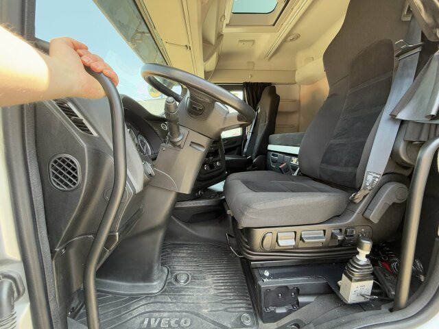 Iveco S-WAY 4x4H Zugmaschine Euro 6 *Kippauflieger - Vlačilec: slika 4 Iveco S-WAY 4x4H Zugmaschine Euro 6 *Kippauflieger - Vlačilec: slika 4
