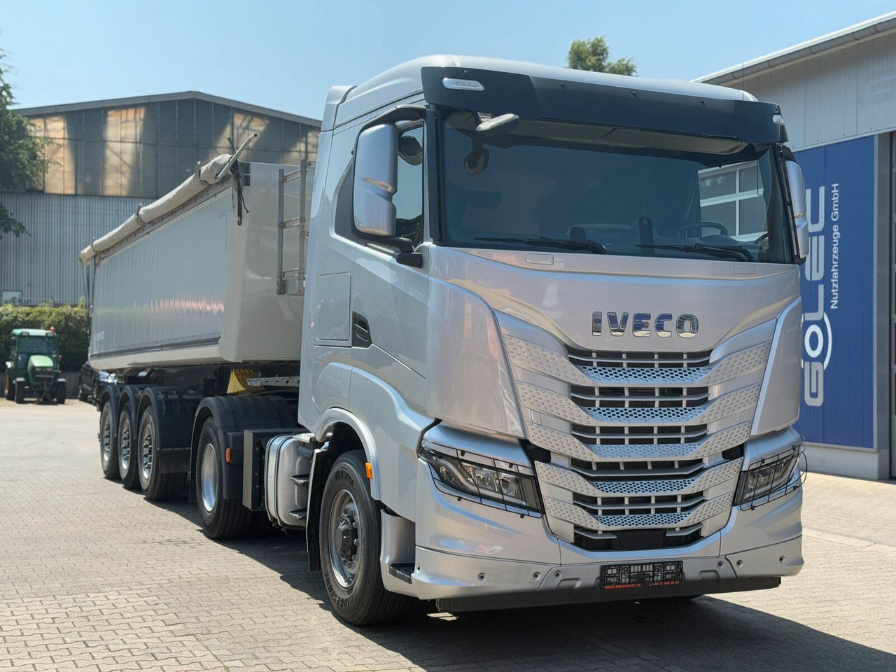 Iveco S-WAY 4x4H Zugmaschine Euro 6 *Kippauflieger - Vlačilec: slika 1 Iveco S-WAY 4x4H Zugmaschine Euro 6 *Kippauflieger - Vlačilec: slika 1