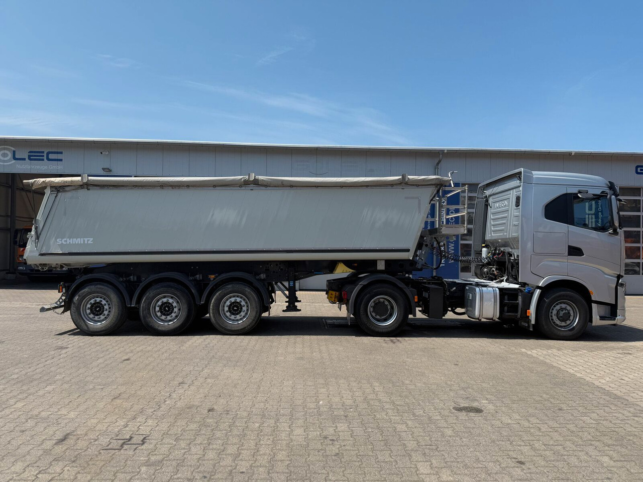 Iveco S-WAY 4x4H Zugmaschine Euro 6 *Kippauflieger - Vlačilec: slika 4 Iveco S-WAY 4x4H Zugmaschine Euro 6 *Kippauflieger - Vlačilec: slika 4