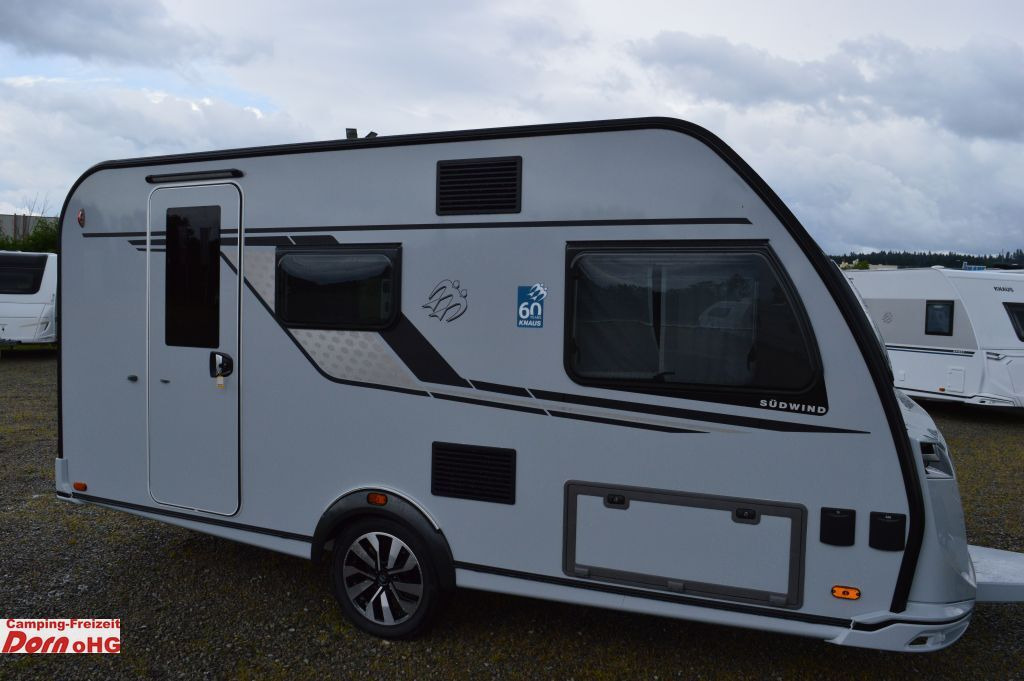 Knaus Südwind 420 QD 60 YEARS Kühlschrank 142l - Počitniška prikolica: slika 1 Knaus Südwind 420 QD 60 YEARS Kühlschrank 142l - Počitniška prikolica: slika 1