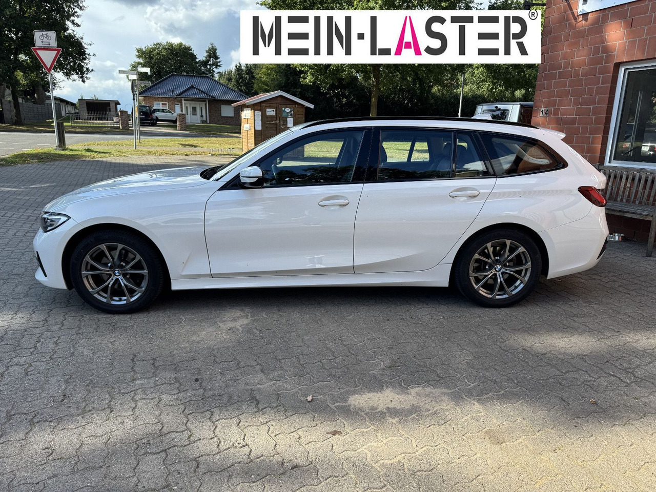 BMW 320 d xDrive touring Sport Line shadow AHK - Karavan: slika 4 BMW 320 d xDrive touring Sport Line shadow AHK - Karavan: slika 4
