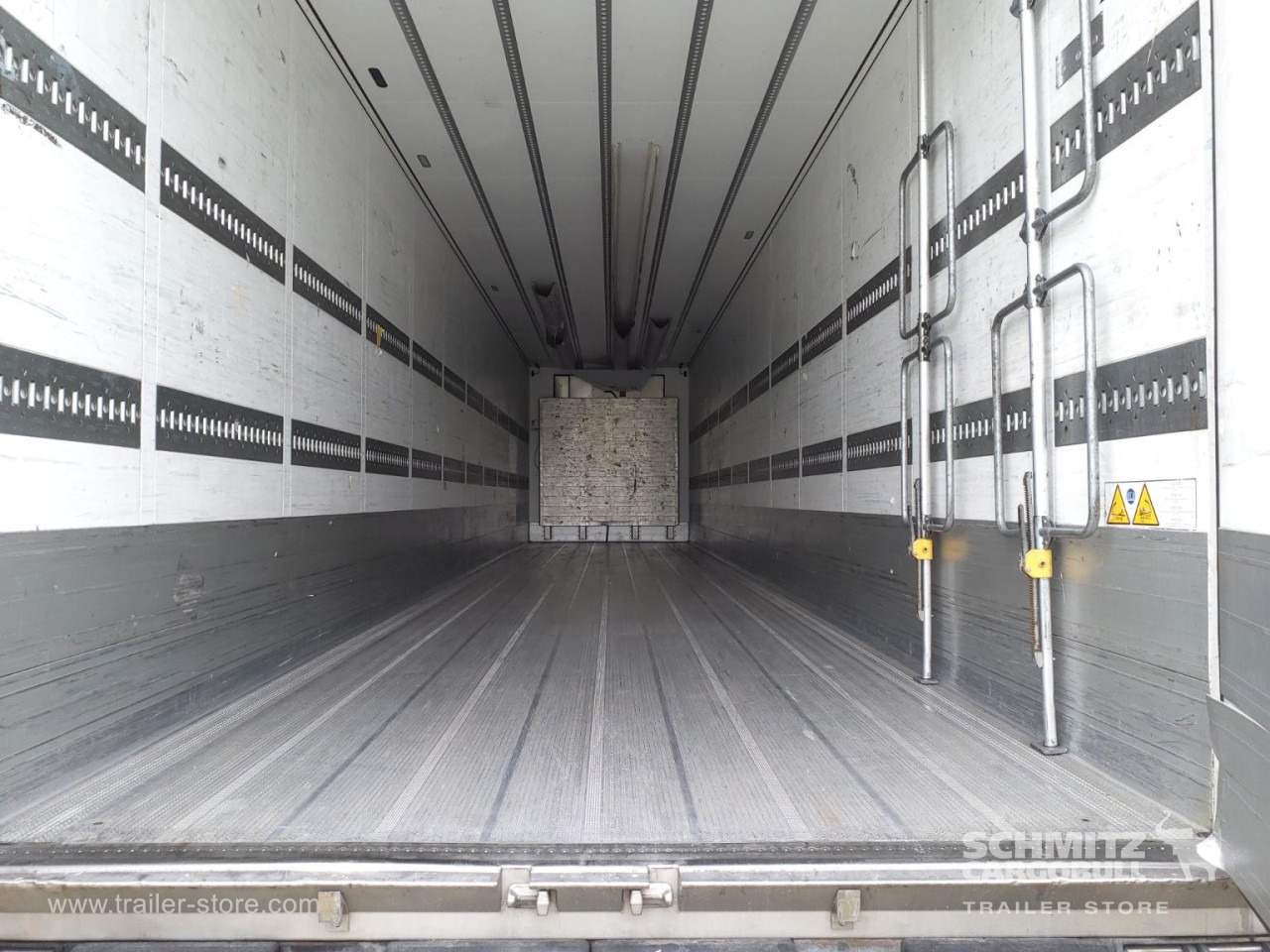 SCHMITZ Reefer Standard Taillift - Izotermična polprikolica: slika 3 SCHMITZ Reefer Standard Taillift - Izotermična polprikolica: slika 3