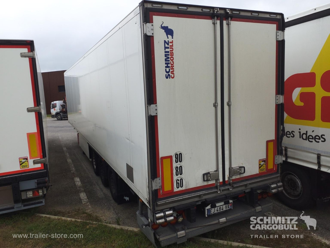 SCHMITZ Reefer Standard Taillift - Izotermična polprikolica: slika 2 SCHMITZ Reefer Standard Taillift - Izotermična polprikolica: slika 2