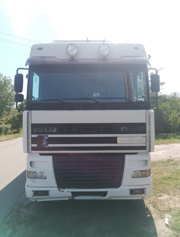 DAF XF95.430 - Tovornjak s ponjavo: slika 2 DAF XF95.430 - Tovornjak s ponjavo: slika 2