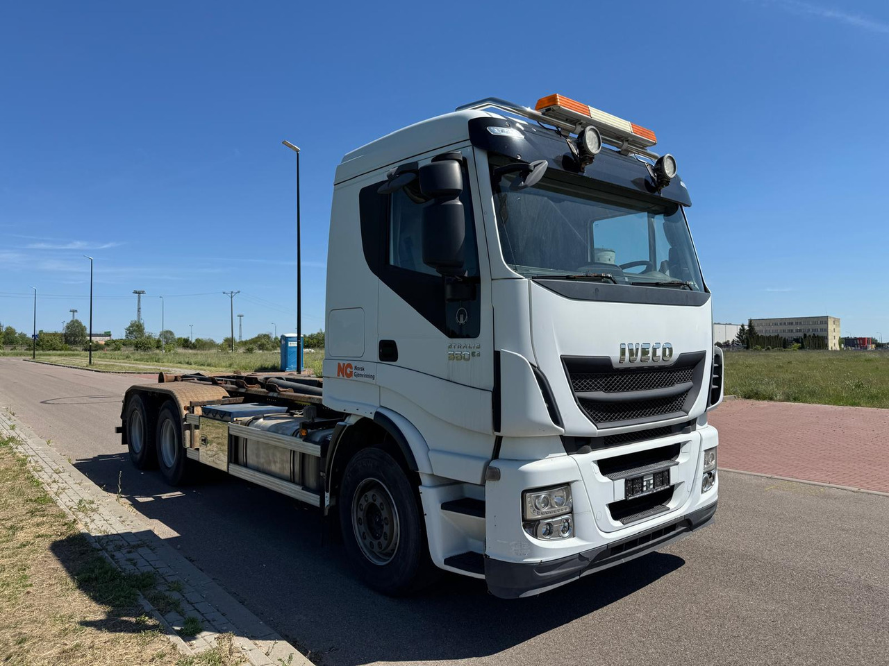 IVECO STRALIS 560 - Kotalni prekucni tovornjak, Tovornjak z dvigalom: slika 1 IVECO STRALIS 560 - Kotalni prekucni tovornjak, Tovornjak z dvigalom: slika 1