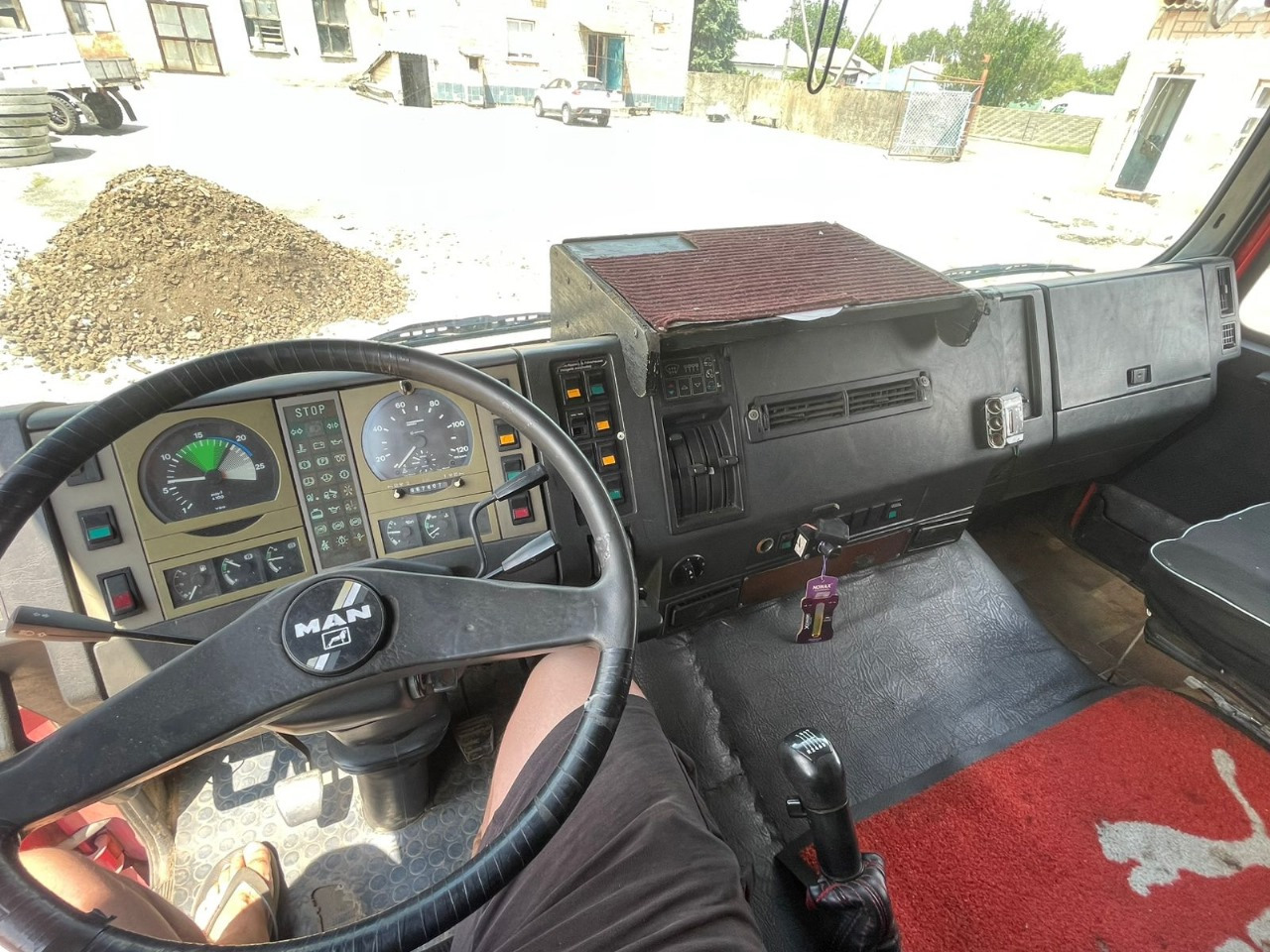 Tovornjak s kesonom MAN 25.422: slika 10