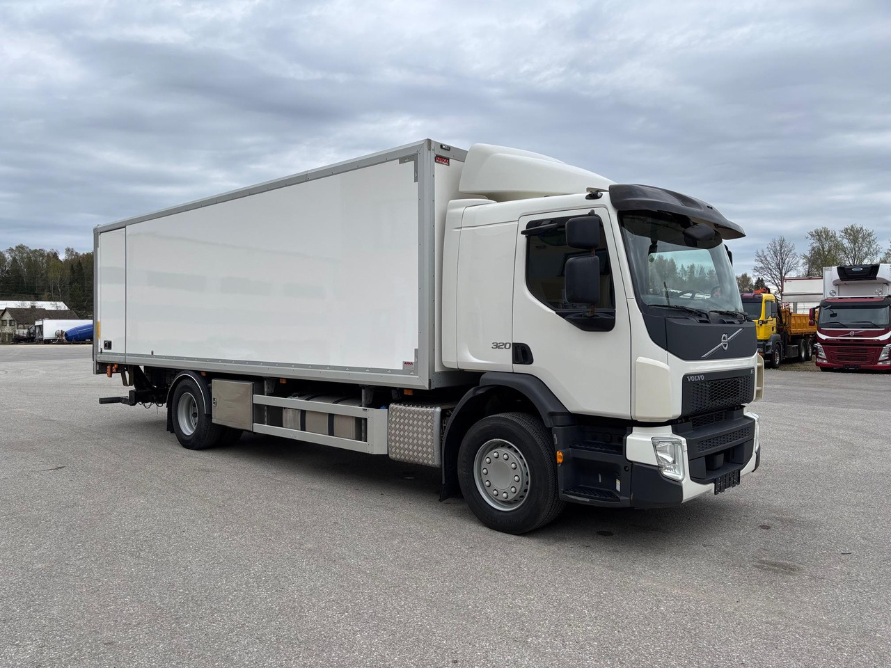 VOLVO FE320 - Tovornjak zabojnik: slika 1 VOLVO FE320 - Tovornjak zabojnik: slika 1