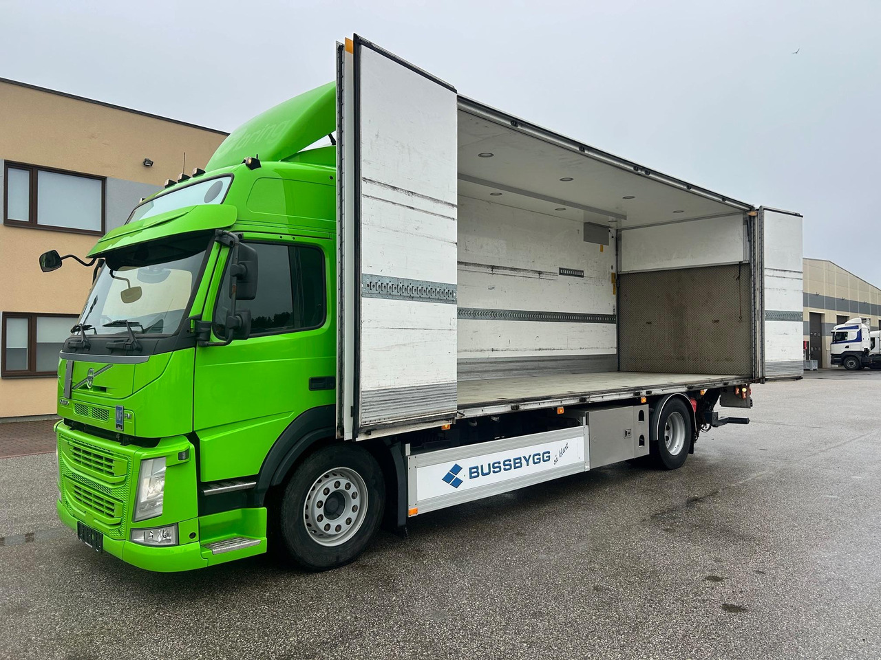 VOLVO FM330 - Tovornjak zabojnik: slika 3 VOLVO FM330 - Tovornjak zabojnik: slika 3