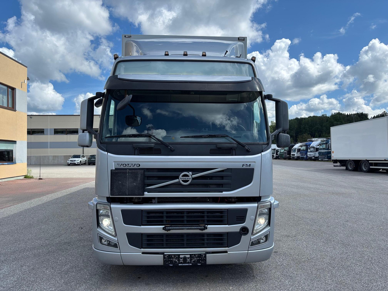 VOLVO FM330 - Tovornjak zabojnik: slika 2 VOLVO FM330 - Tovornjak zabojnik: slika 2