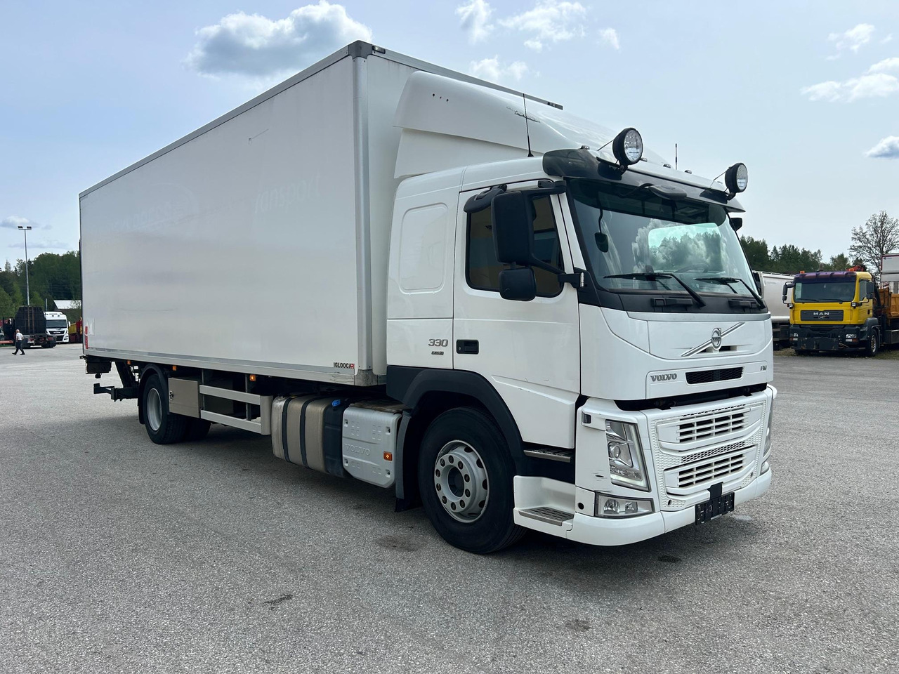 VOLVO FM330 - Tovornjak hladilnik: slika 1 VOLVO FM330 - Tovornjak hladilnik: slika 1